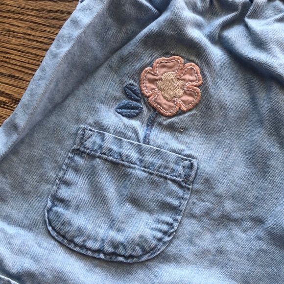 ⭐️ Carter’s 2-piece Girl’s Chambray and Floral Leggings set - Picture 2 of 4